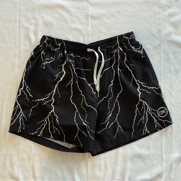 Cove Men's Black Thunderbolt Athletic Shorts - Picture 1 of 4